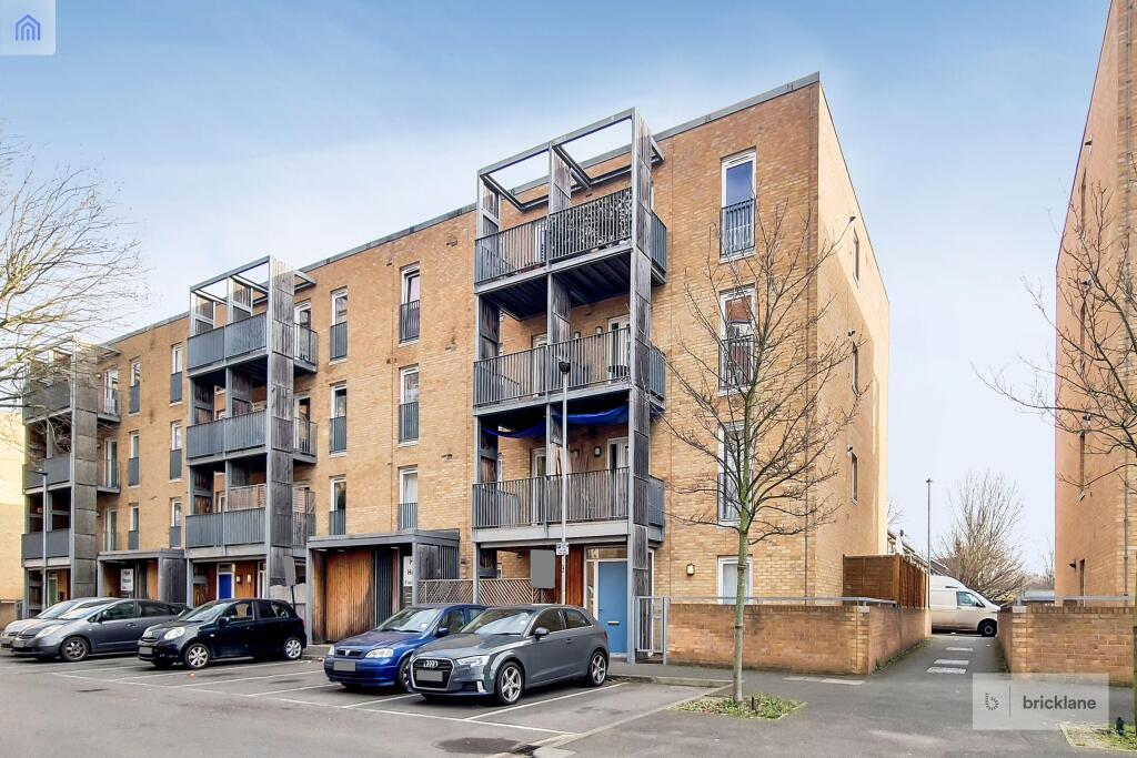 Main image of property: 119 Walton Road, London, E12