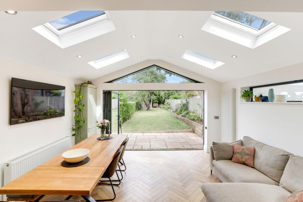 House in Gedling, Nottinghamshire - View 4