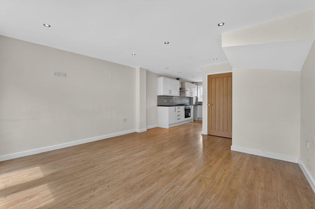 House in Kettering, Leisure Village - View 4
