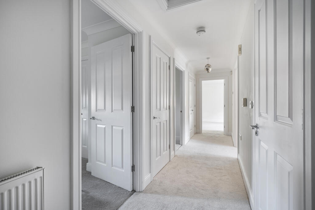 Gatehouse Lodge, Mote Park, Maidstone, Kent photo 2