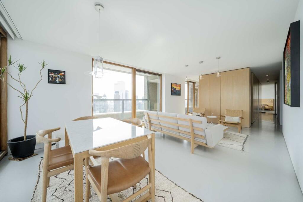 Main image of property: Cromwell Tower, Barbican