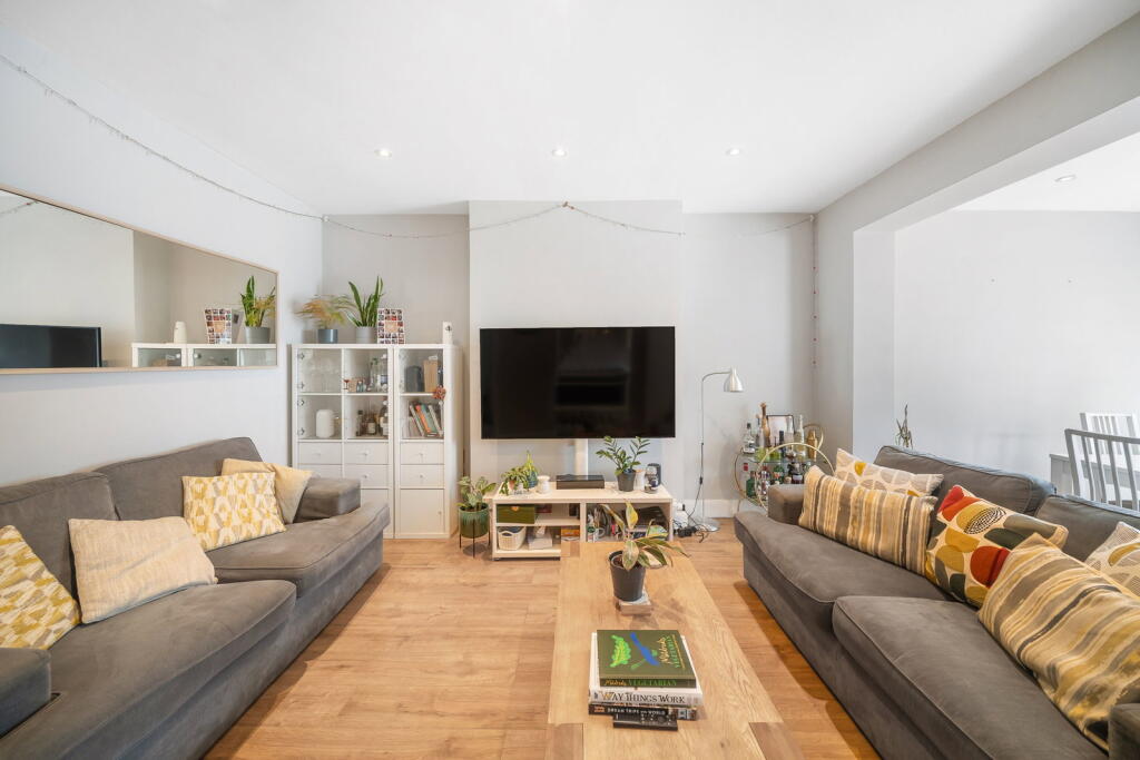 House in London - View 5