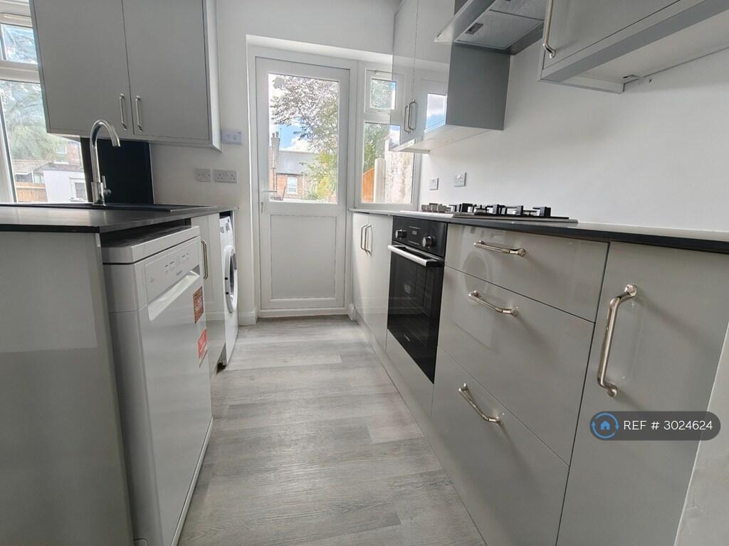 House in Harrow - View 4