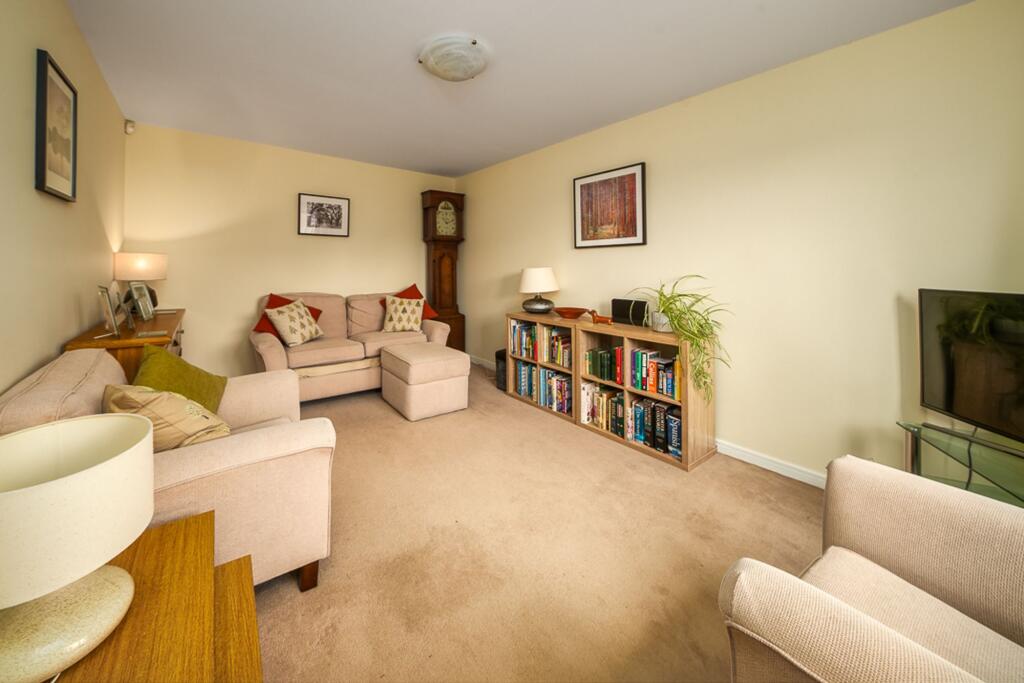 House in Worcester - View 3