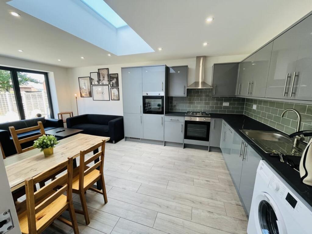 House in Epping Forest, Loughton - View 2