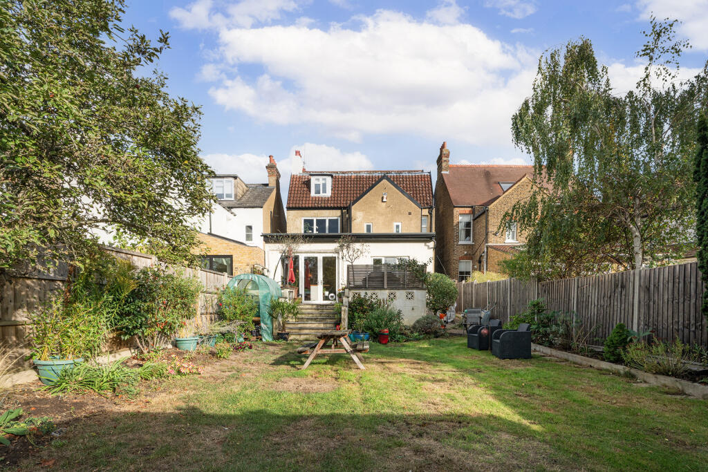 House in London, Perivale - More
