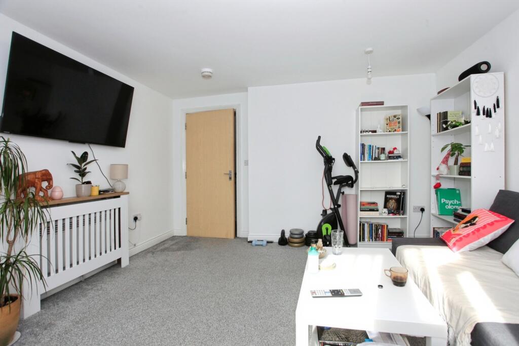 Apartment in Peterborough, Hampton Vale, Hampton Hargate - View 4