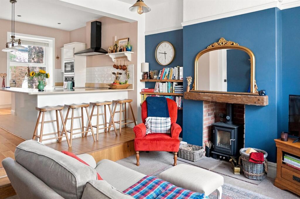 House in Bollington, Kerridge - More