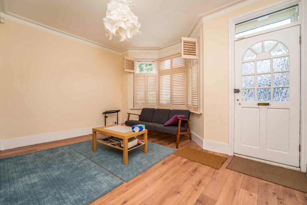 House in London - View 2