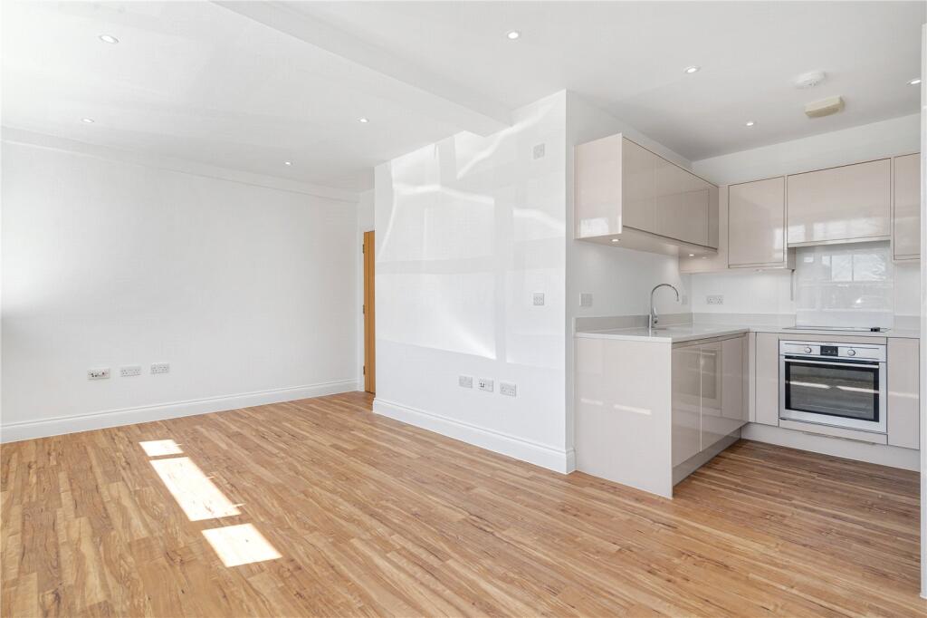 Apartment in London, London Borough of Bromley - View 2