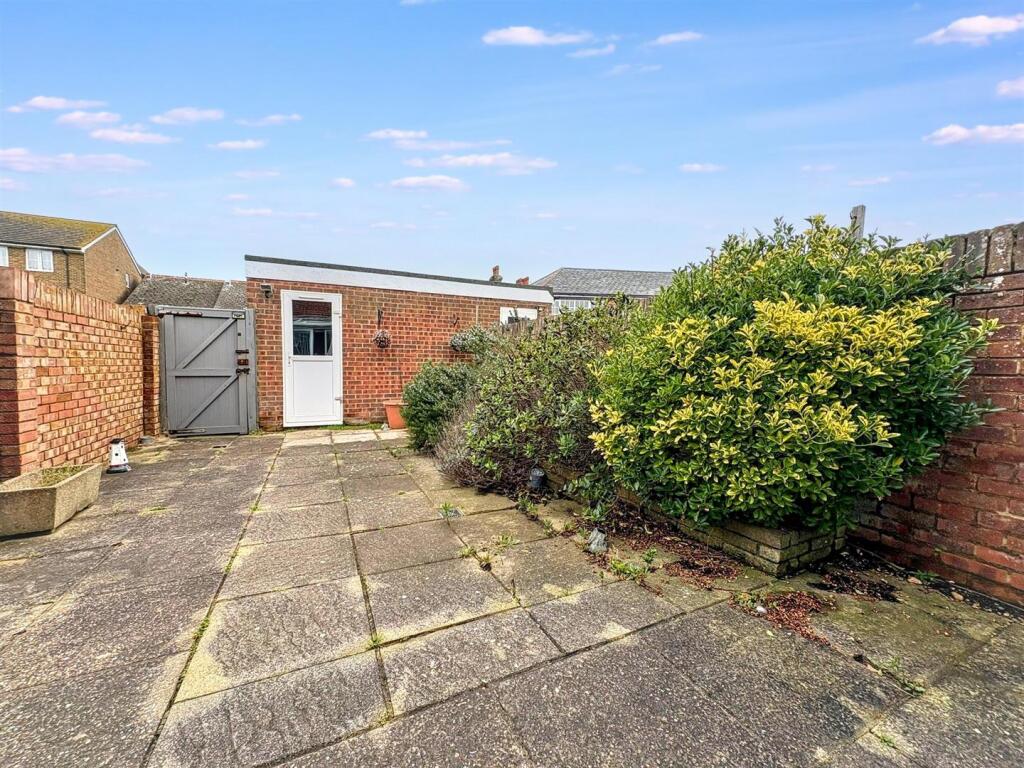 Sidley Road, Eastbourne photo 4