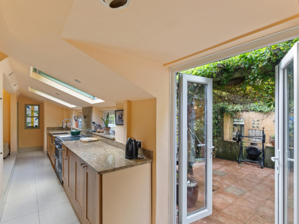 House in Guildford - View 5