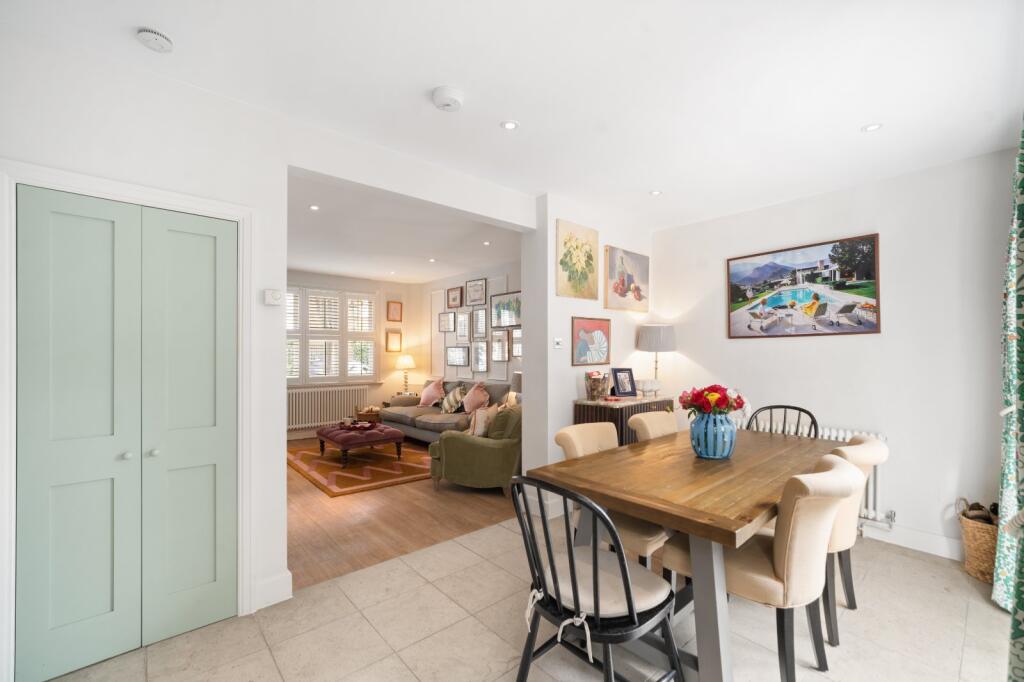 House in London, Mortlake - More