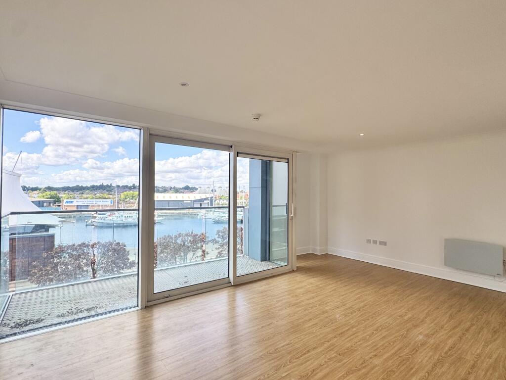 Apartment in Ipswich, Suffolk - View 2
