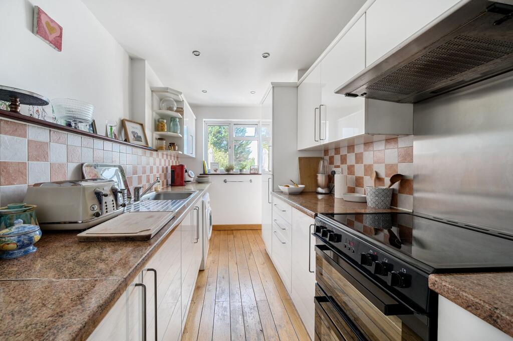 Aylesford Avenue, Beckenham, BR3 - View 3