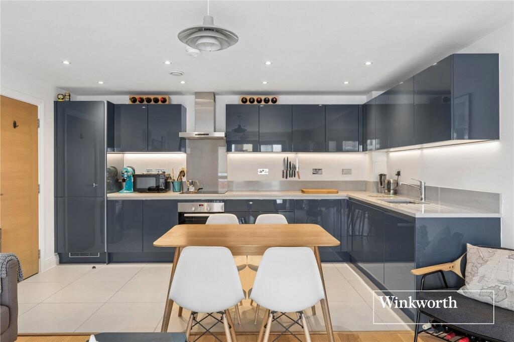 Apartment in London, Millbrook Park, West Finchley - View 4