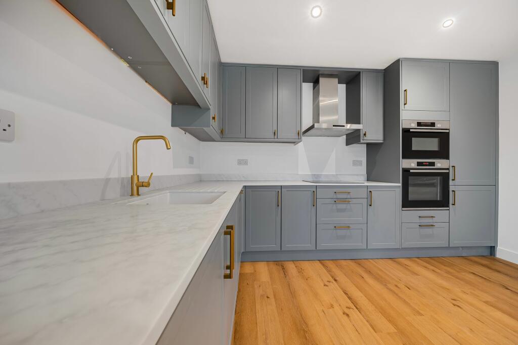 1 Somerset Court, Brinsea photo 4