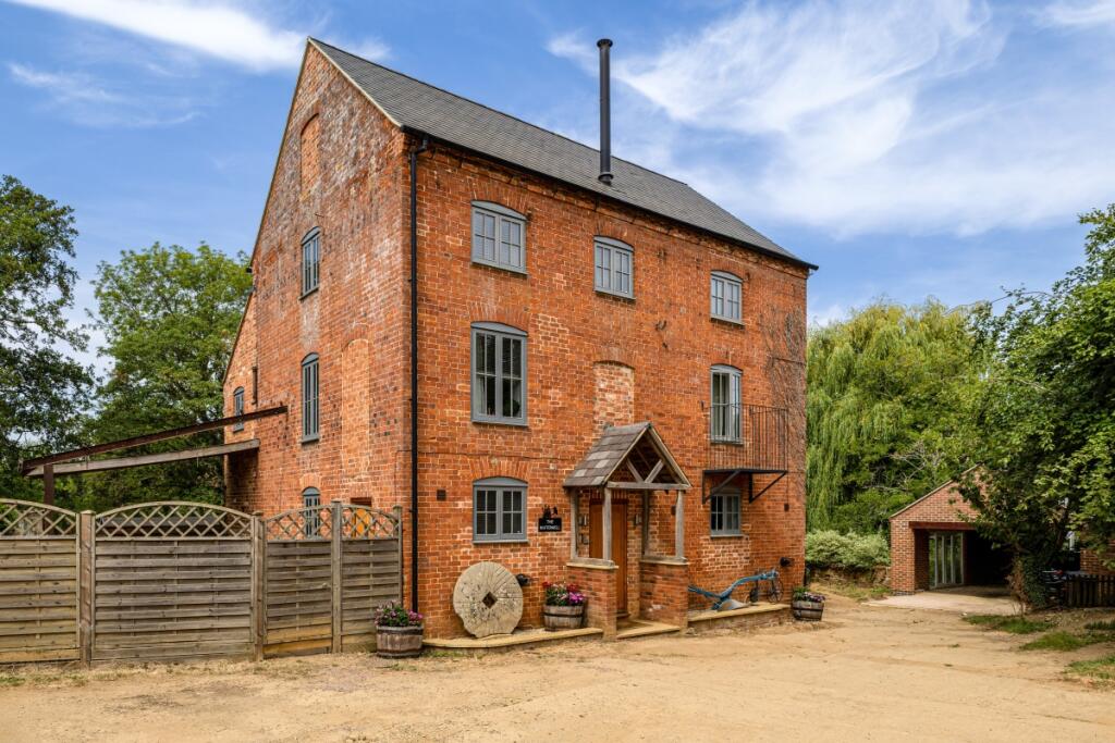Main image of property: Bloxham Grove Road Bloxham OX15