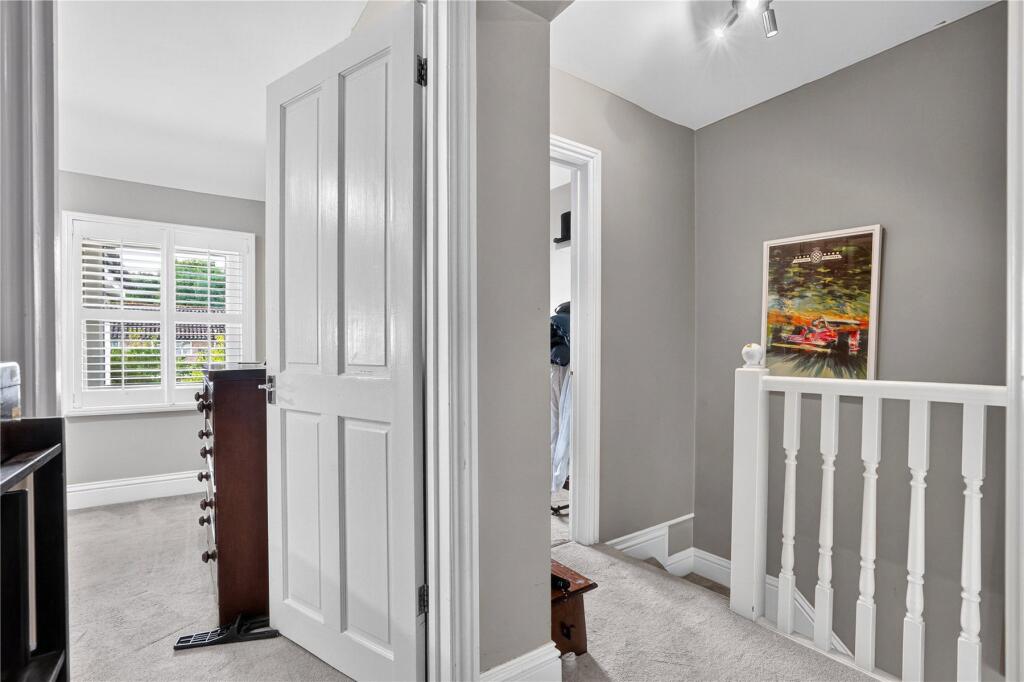 House in Guildford - View 5