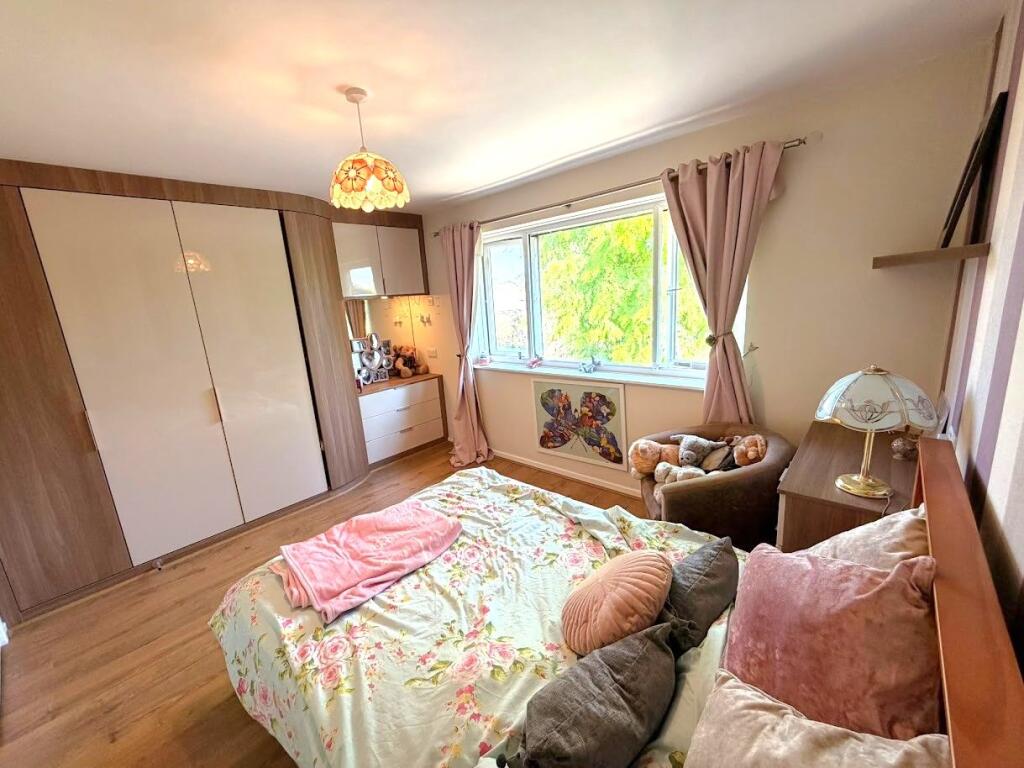 Apartment in Twickenham - View 4
