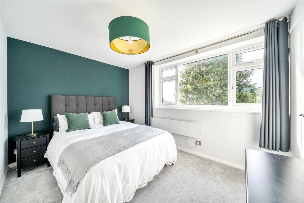 Apartment in Woking, Surrey - View 4