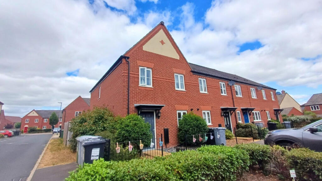 3-bed terraced on Hardings Wood Avenue, Sandbach, CW11 3DS, £65,000