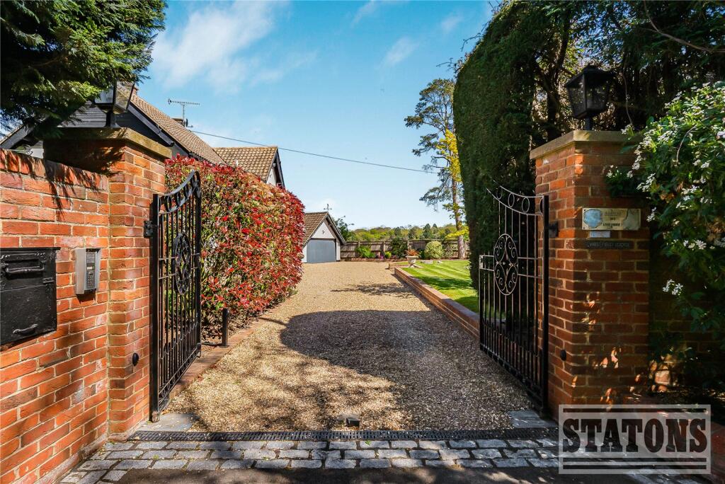 House in Welwyn Hatfield, Woodside, Hatfield - View 2