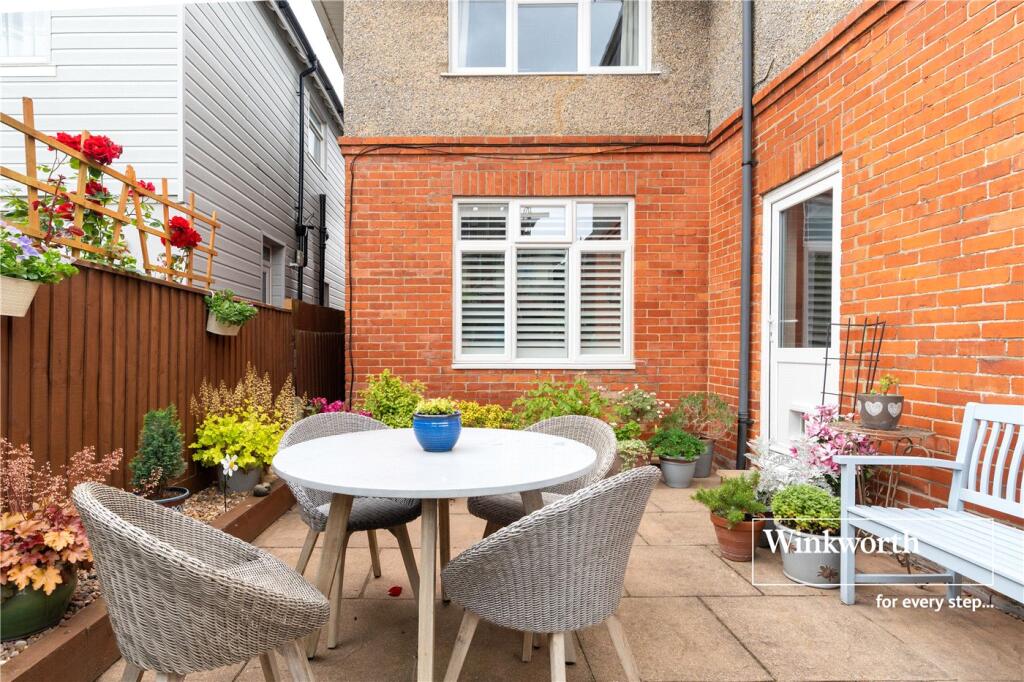 Apartment in Christchurch, Pokesdown, Bournemouth - View 3