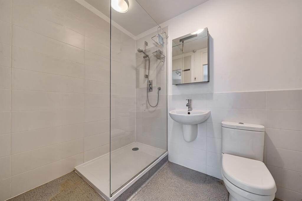 Apartment in Slough - More