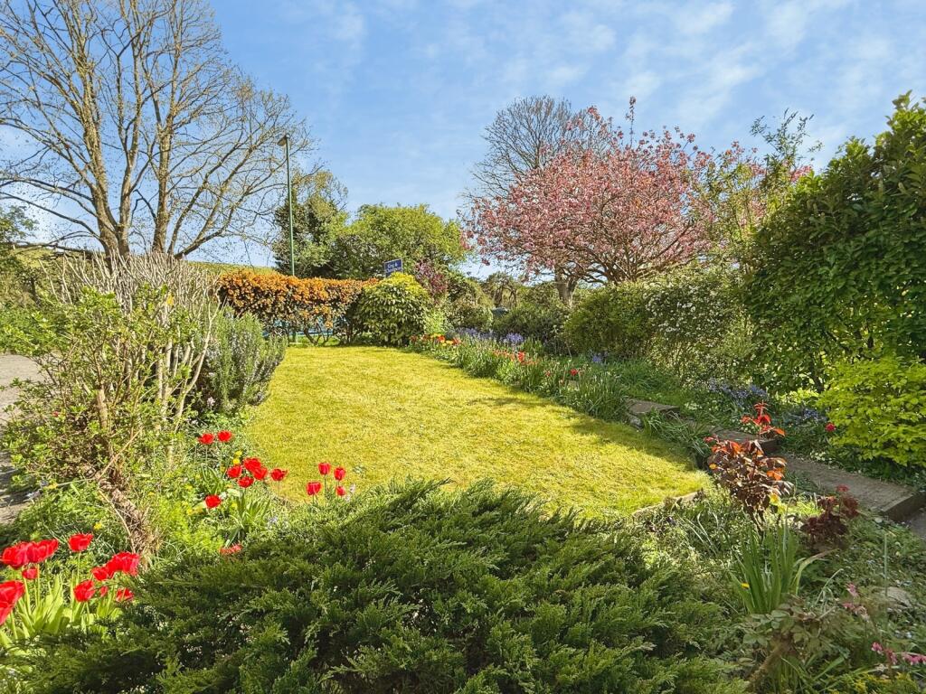 House in Horsham, Upper Beeding - View 2