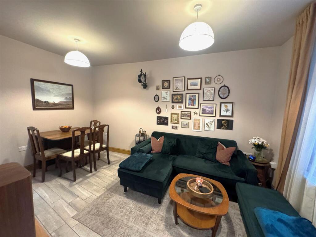 House in Huddersfield - View 3