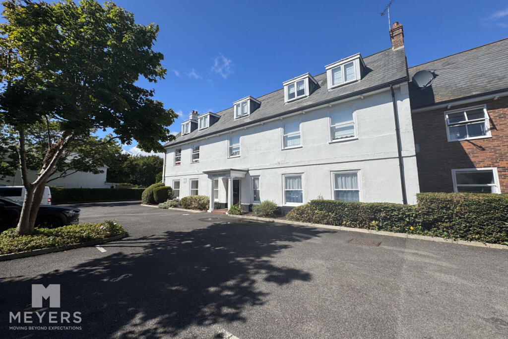 Apartment in Bournemouth - More