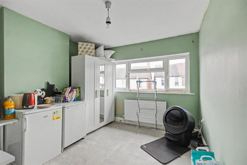 House in Nottingham, Beeston Rylands - More
