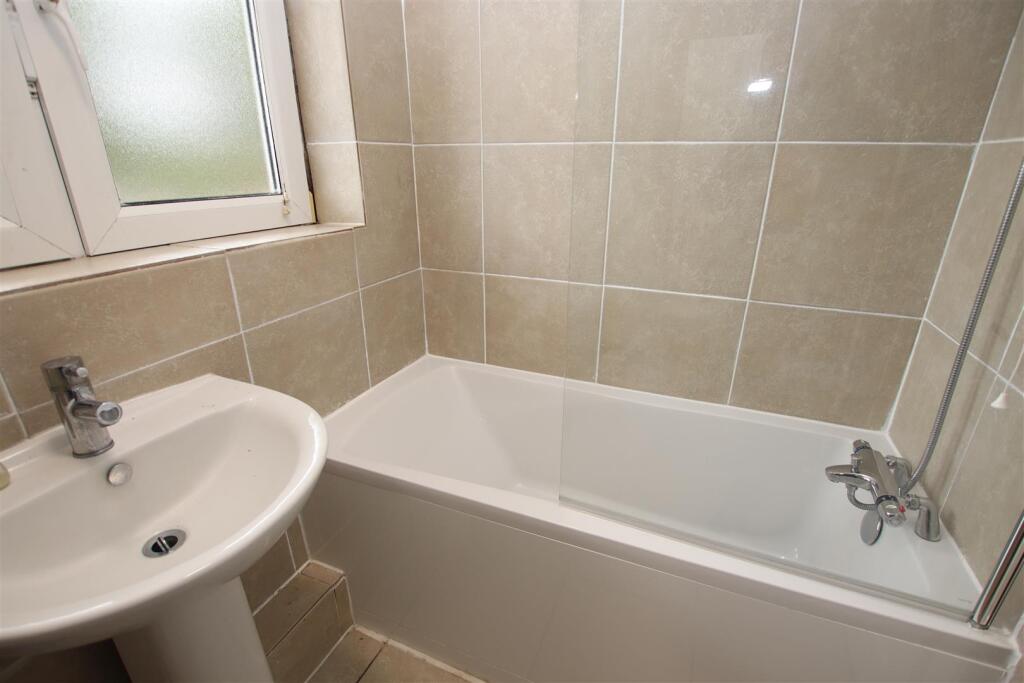 Apartment in Dartford - View 5