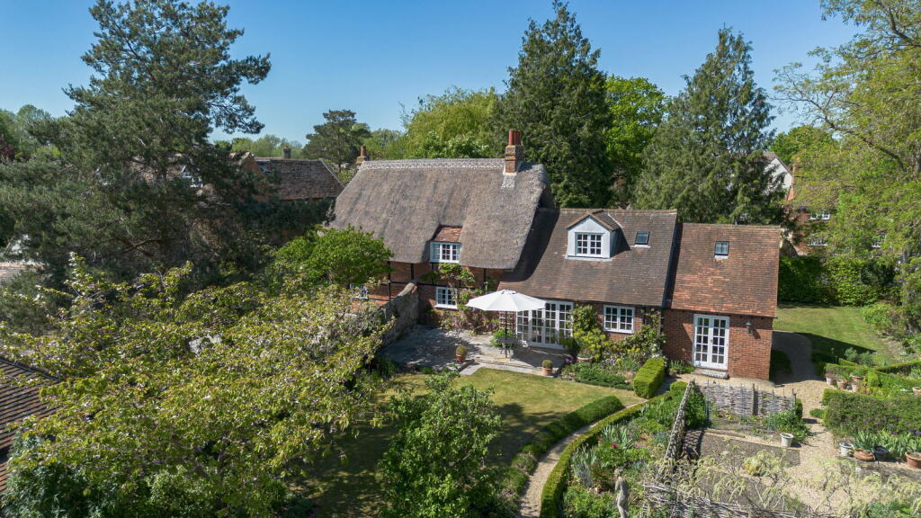 Main image of property: High Street, Long Wittenham, Abingdon, OX14 4QQ