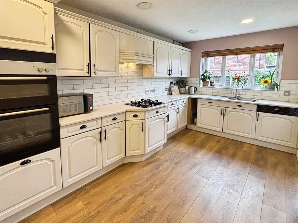 House in Doncaster, Hatfield - More