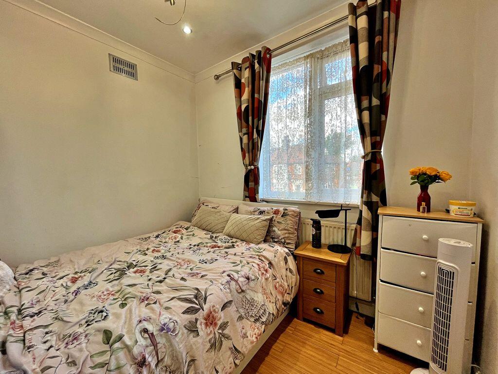 Apartment in Southall - View 5