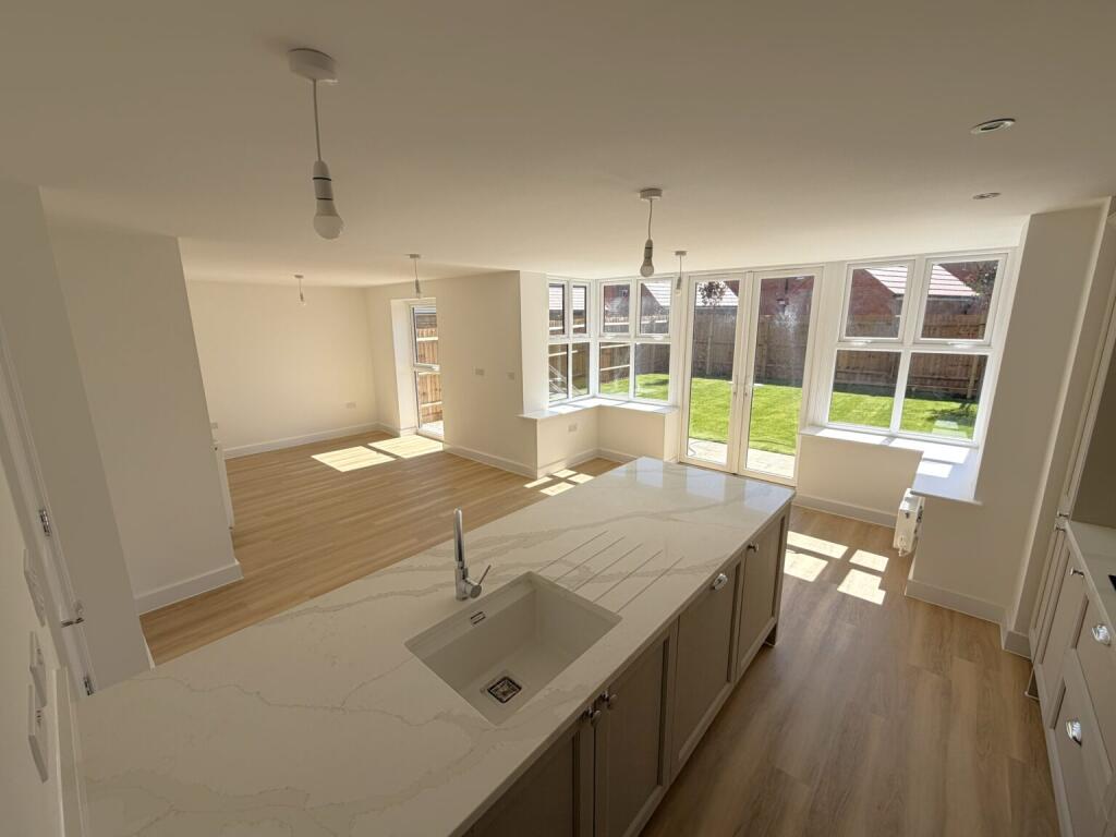 Off Leake Road,
Gotham,
Nottinghamshire,
NG11 0JN – pohled 3