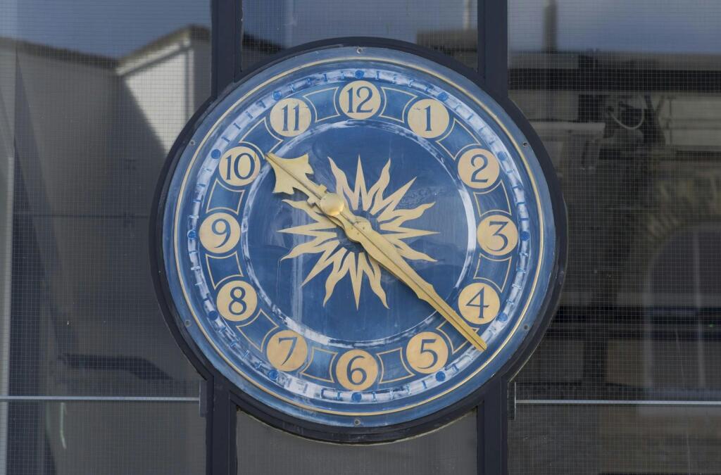 Exterior clock