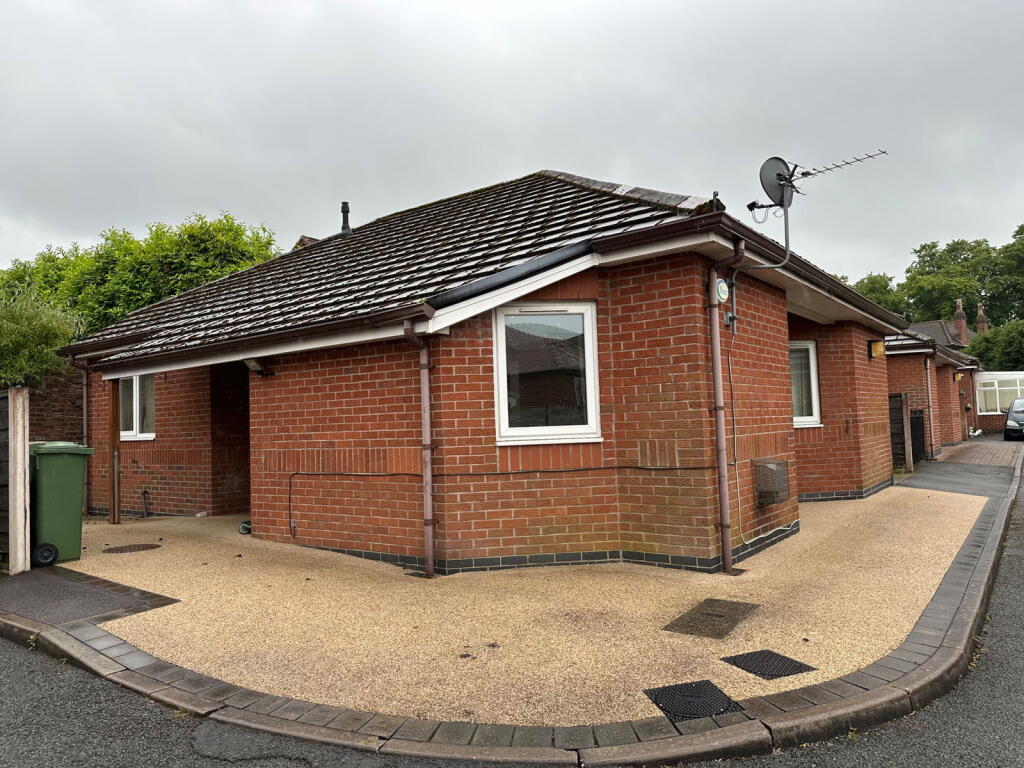 Main image of property: Chapelview Close, Gee Cross, Hyde, SK14 5PT