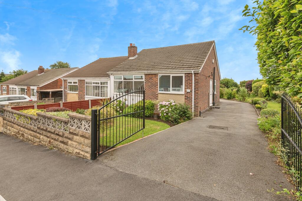 2-bed bungalow on Lee Side Road, Batley, WF17, £215,000