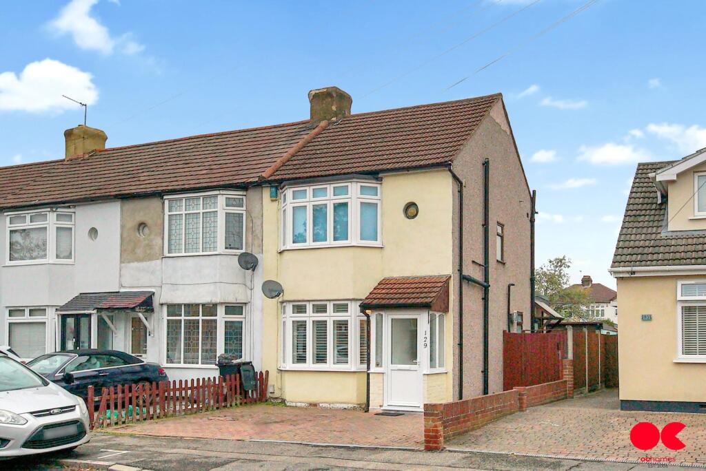 3-bed terraced on Harwood Avenue, Hornchurch, £450,000
