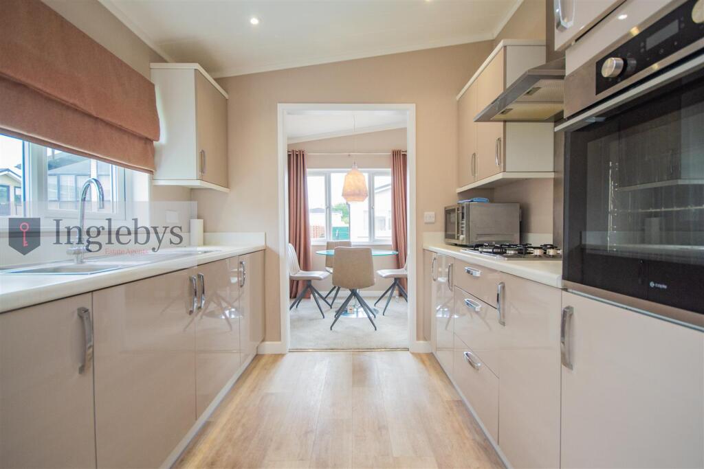 Hazelgrove, Milton Street, Saltburn By The Sea photo 2