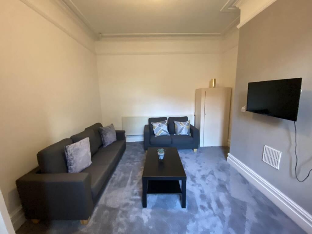 House in Leeds, Burley - More