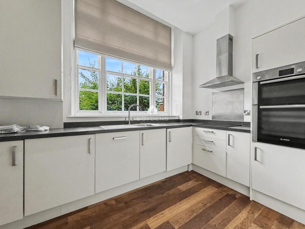 Apartment in Braintree, George Yard And The Market Place - View 3
