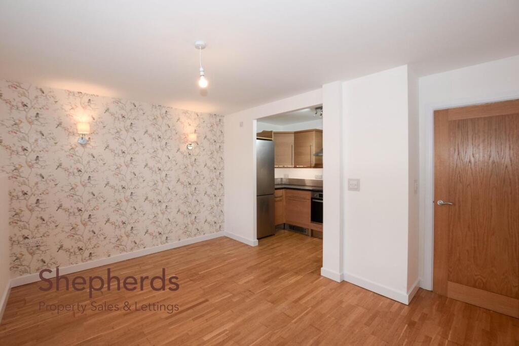 Turners Hill, Cheshunt, EN8 photo 3