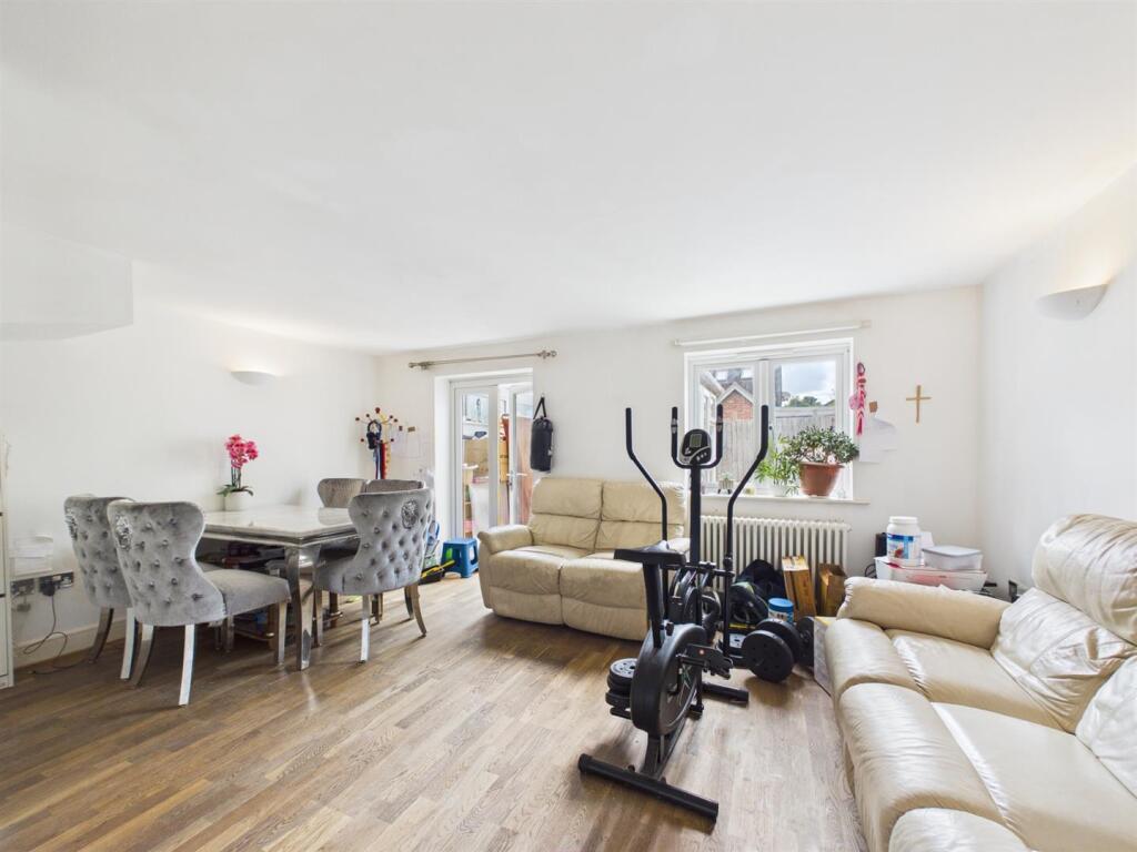 Maple Court, Repton photo 4