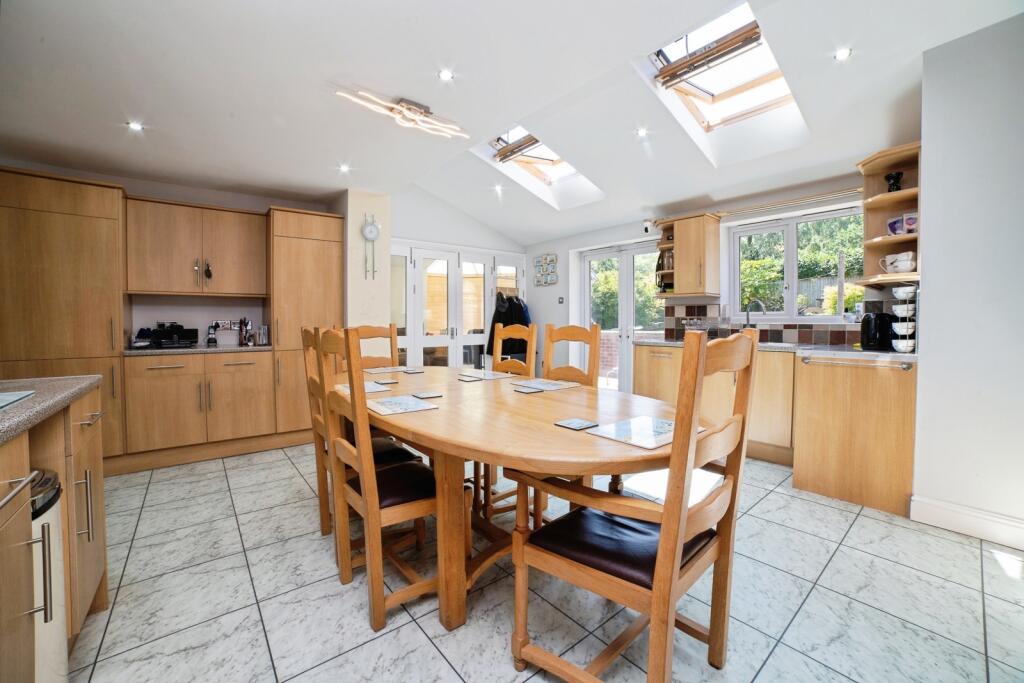 House in Mansfield, Nottinghamshire - View 3