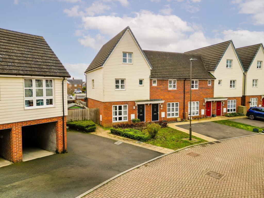 Main image of property: Farleigh Drive, Aylesbury, HP18