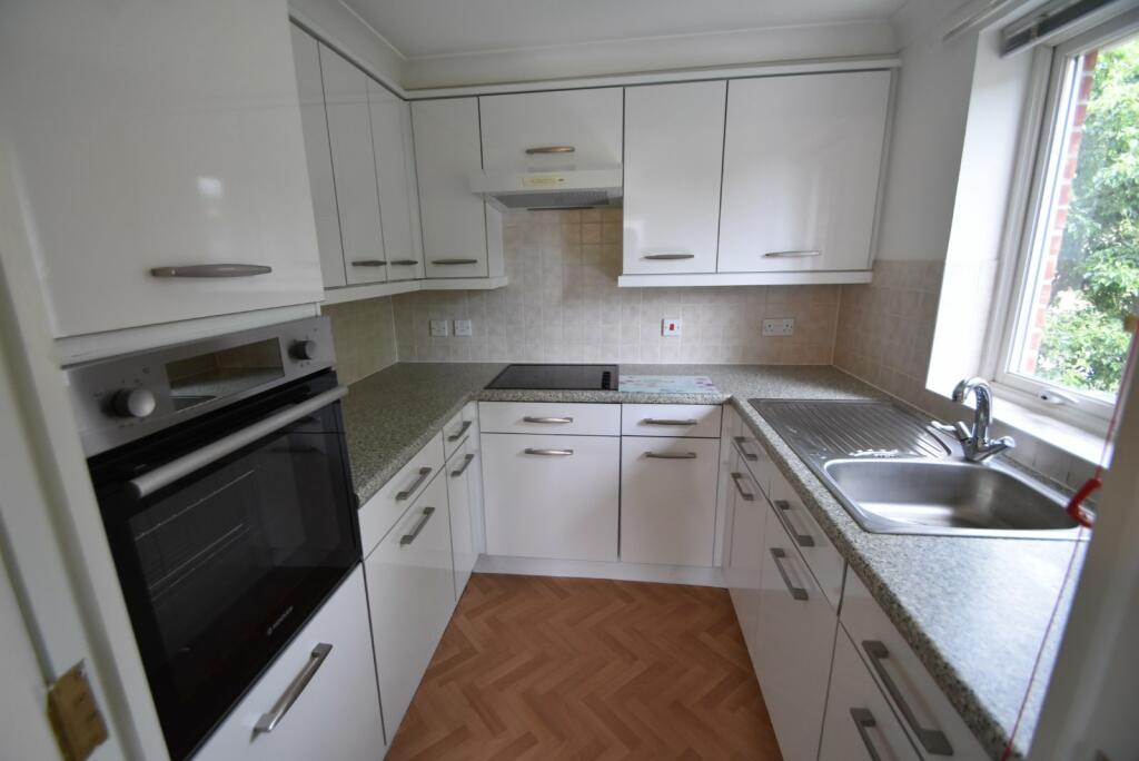 Springwell, Havant, Hampshire, PO9 photo 2
